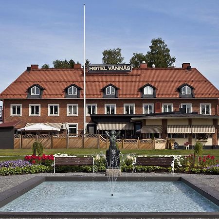 Hotel Vaennaes Vannas Екстериор снимка