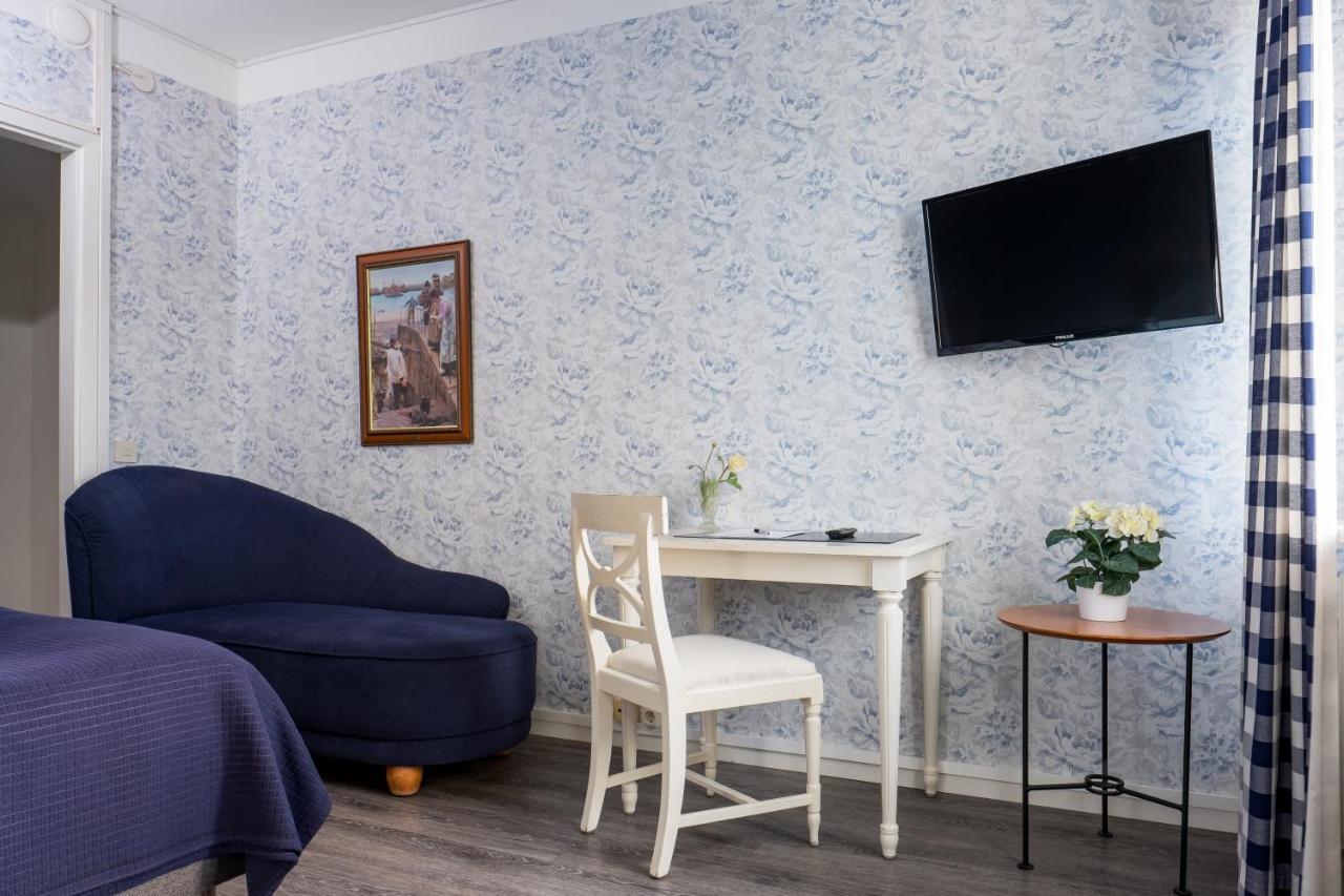 Hotel Vaennaes Vannas Екстериор снимка