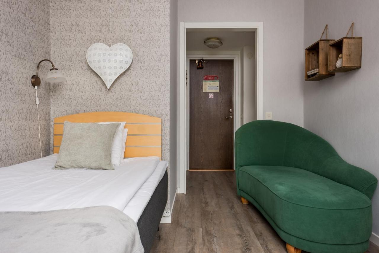 Hotel Vaennaes Vannas Екстериор снимка