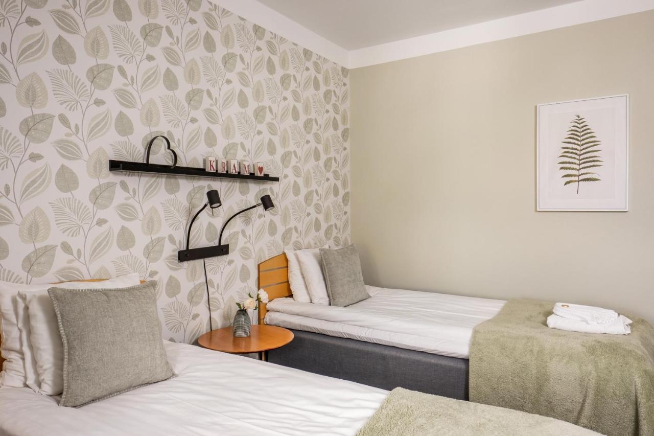 Hotel Vaennaes Vannas Екстериор снимка