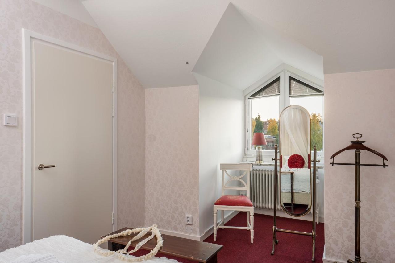 Hotel Vaennaes Vannas Екстериор снимка