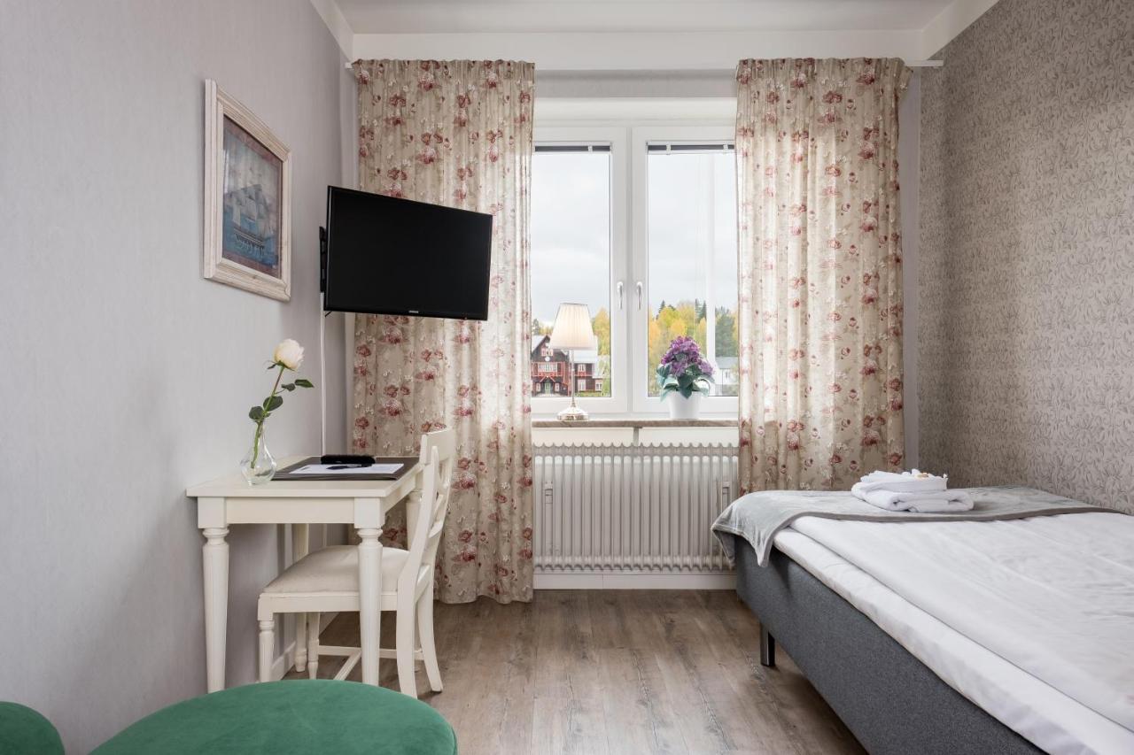 Hotel Vaennaes Vannas Екстериор снимка