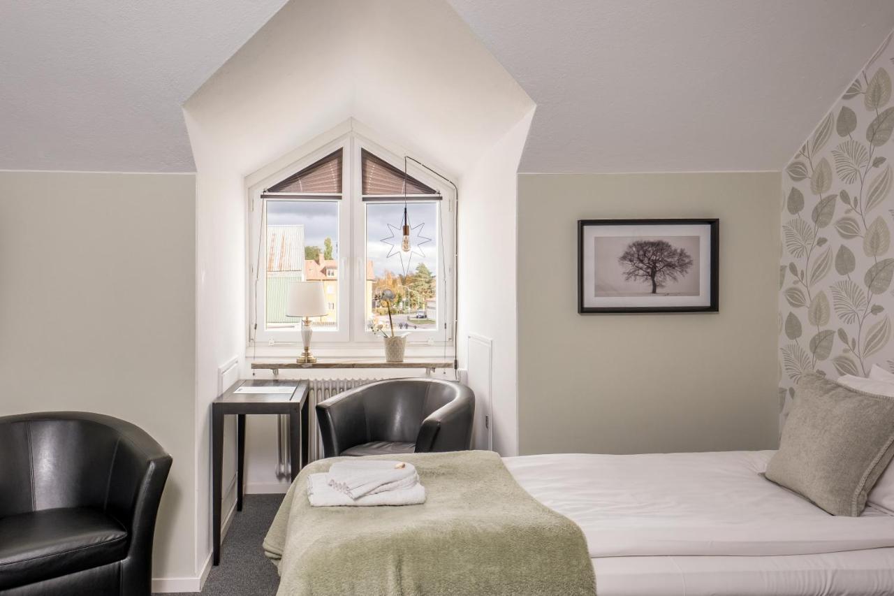 Hotel Vaennaes Vannas Екстериор снимка