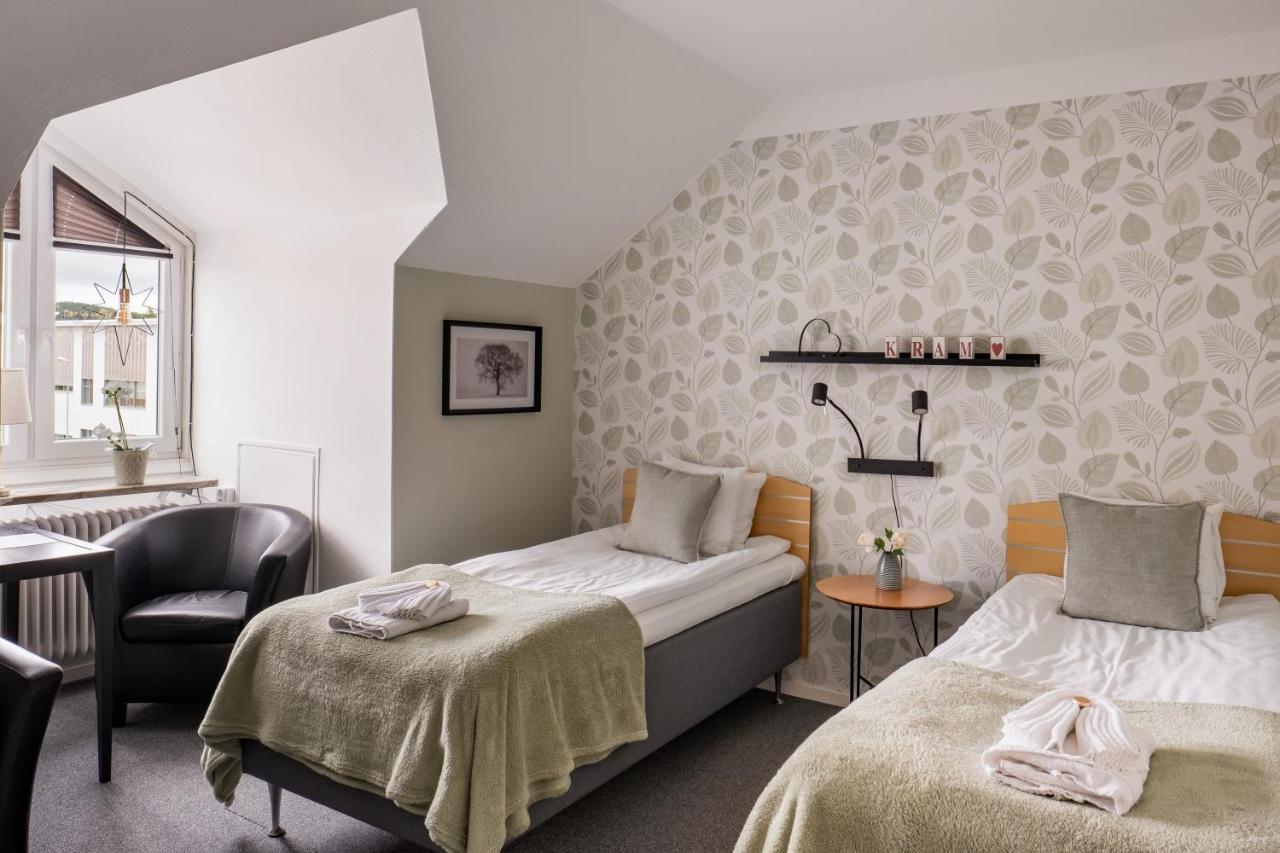 Hotel Vaennaes Vannas Екстериор снимка