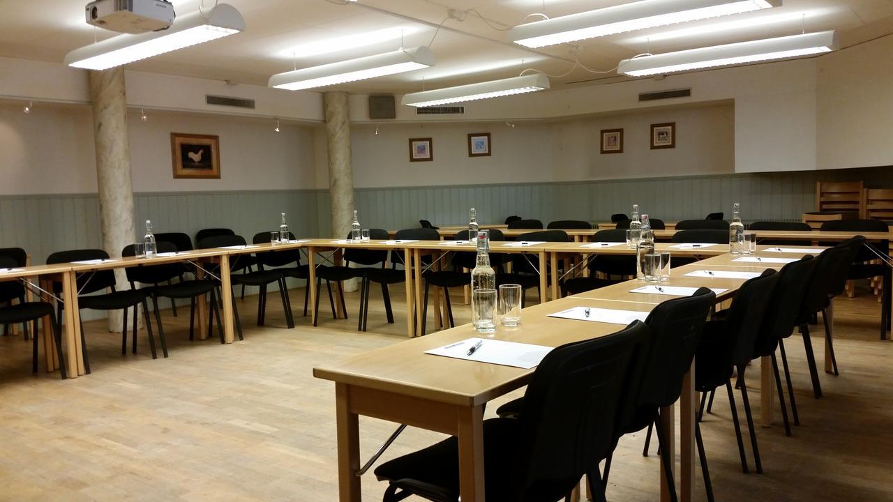 Hotel Vaennaes Vannas Екстериор снимка