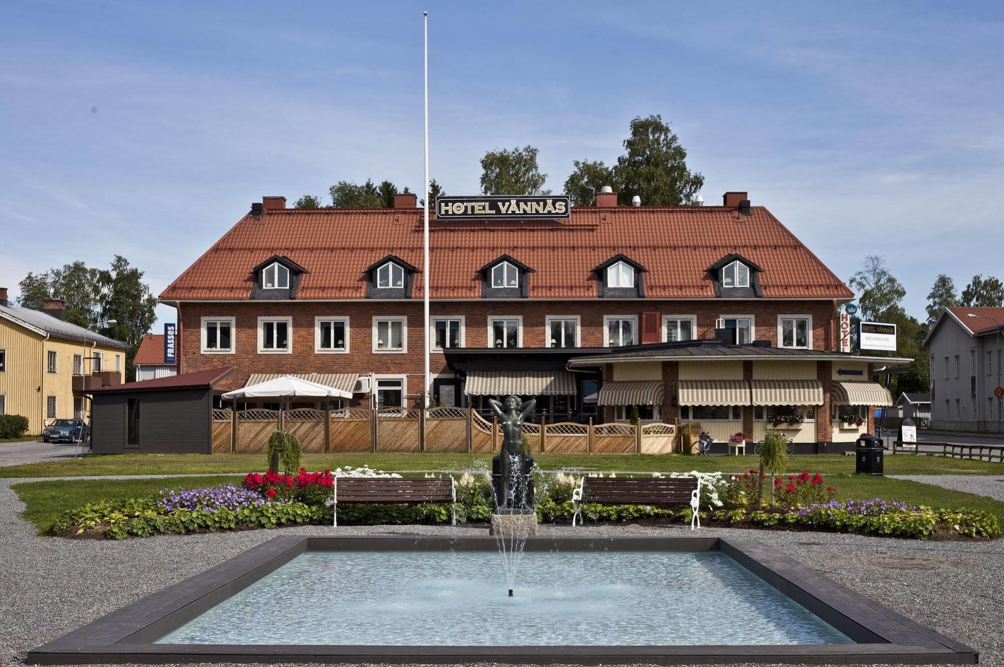 Hotel Vaennaes Vannas Екстериор снимка